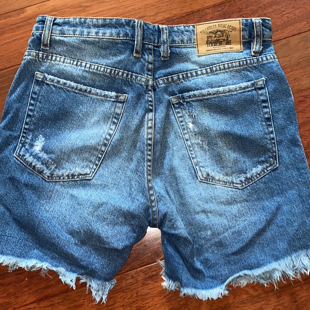 CUTE SHORTS - Picture 2 of 3